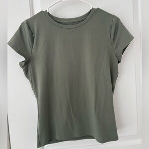 Olive green short sleeve hollister top